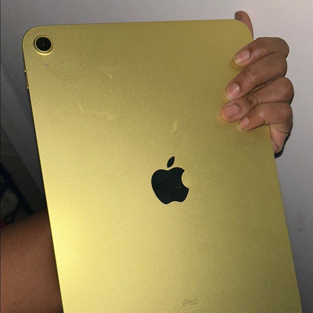 Apple Gold Tablet with Iconic Logo and Sleek Design